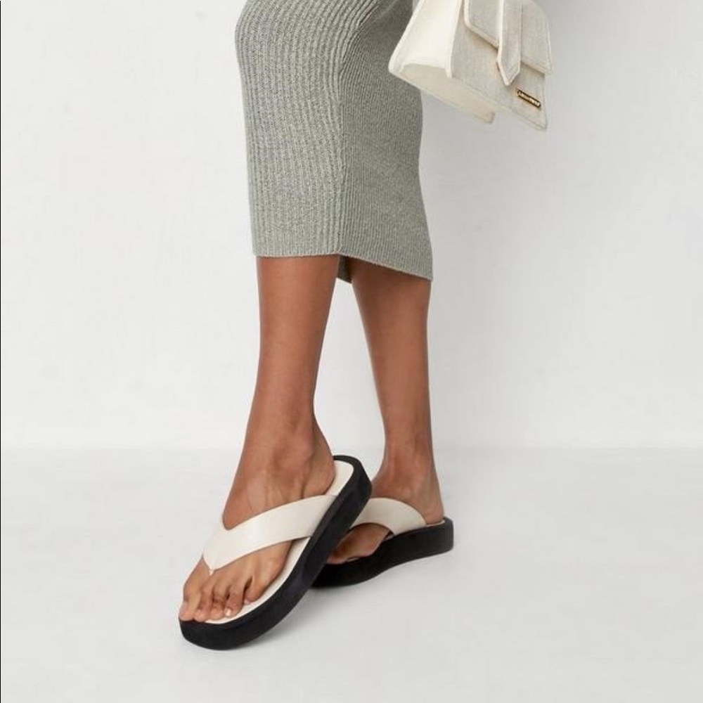 Thong platform sandals - size 5
